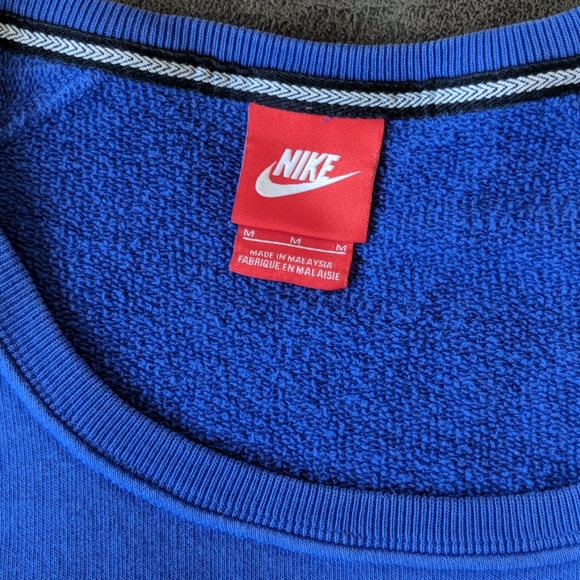 ⭐ Nike Sweatshirt Blouse - Picture 2 of 8
